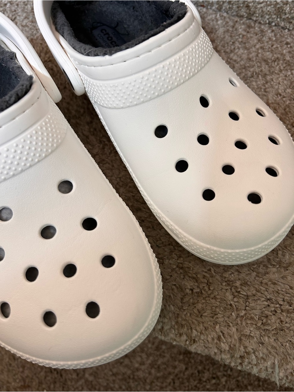 CROCS Classic Fleece Lined Clogs. White and Grey. W7. M5. EUC. Comfort. Lounge - Picture 5 of 6
